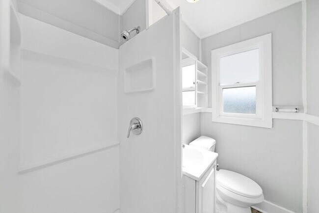 Building Photo - 1 bedroom unit available soon!