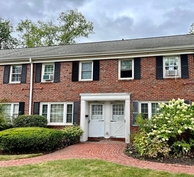 Primary Photo - 276 Main St