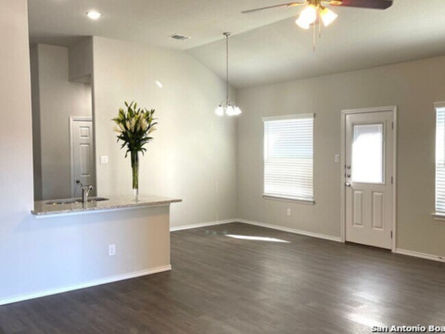 Building Photo - 9931 Westover Bluff