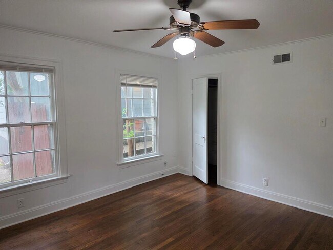 Building Photo - 1401 Hartford Rd