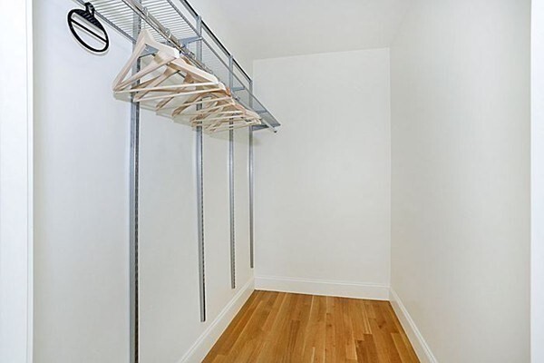 Building Photo - 308 Beacon St