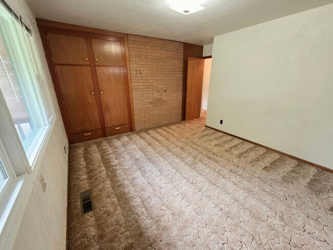 Building Photo - Country Garden in City Limits