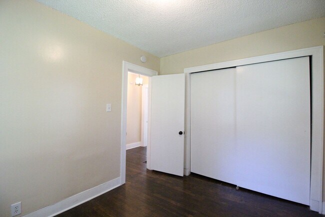 Building Photo - 1412 W 51 St