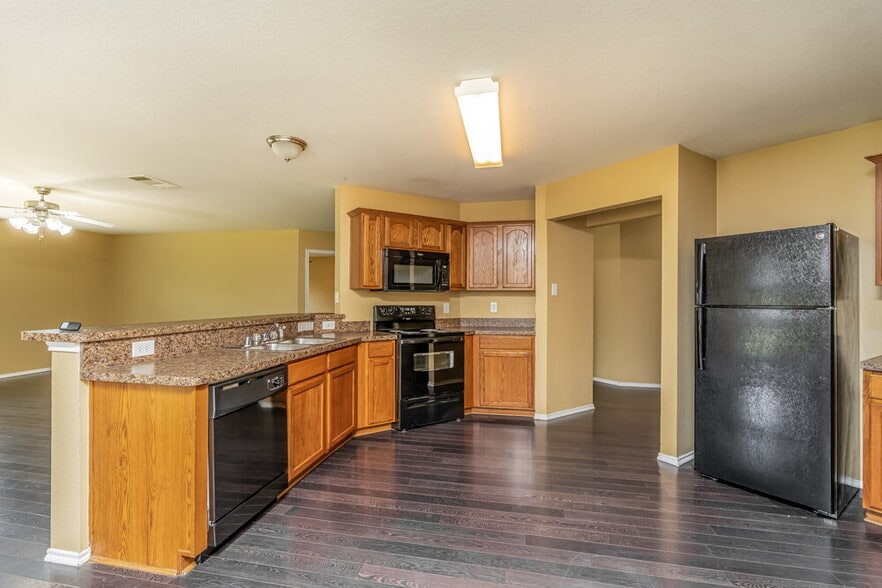 Building Photo - 2015 Woodhurst Trail
