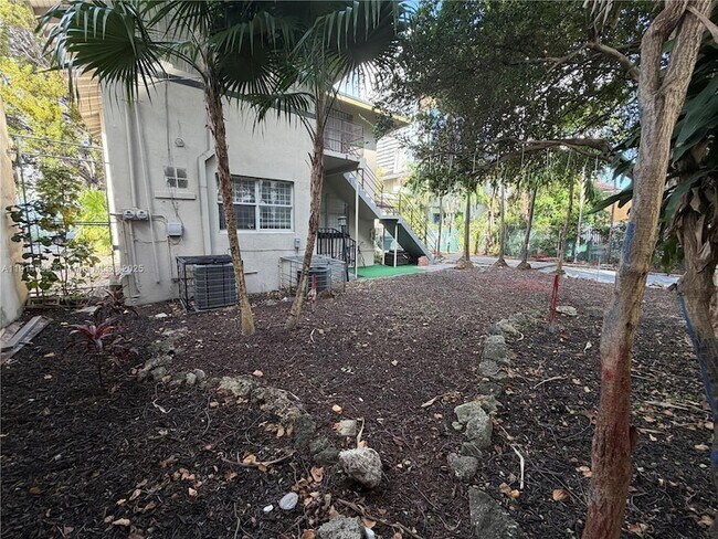 Building Photo - 314 NE 26th Terrace