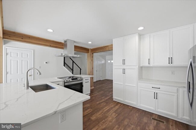 Building Photo - 1975 Cidermill Ln