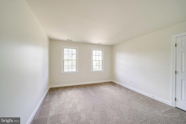 Building Photo - 6207 Woodland Lake Dr