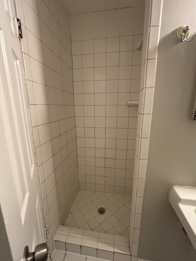 Building Photo - 2458 Leslie Cir