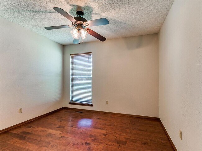 Building Photo - 4721 Persimmon Ct