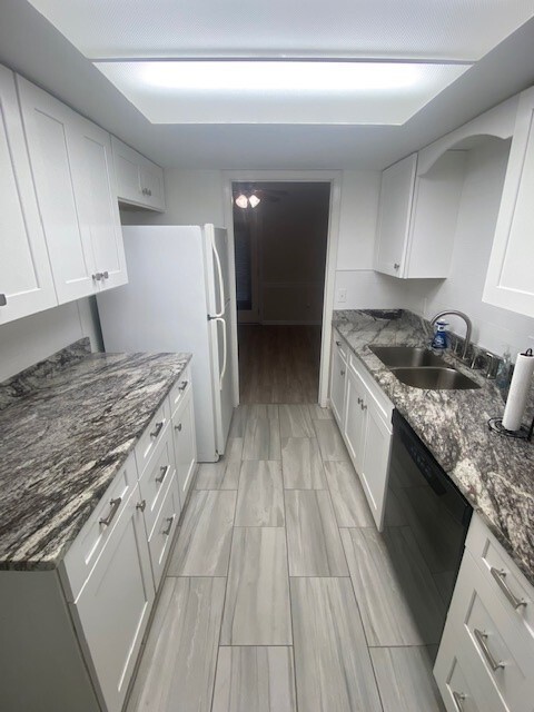 Building Photo - 4042 Camellia Dr