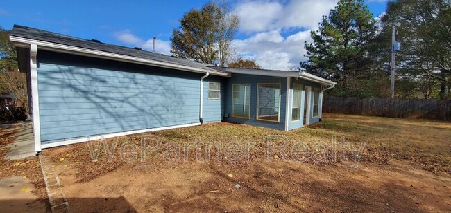 Building Photo - 1136 High Falls Rd