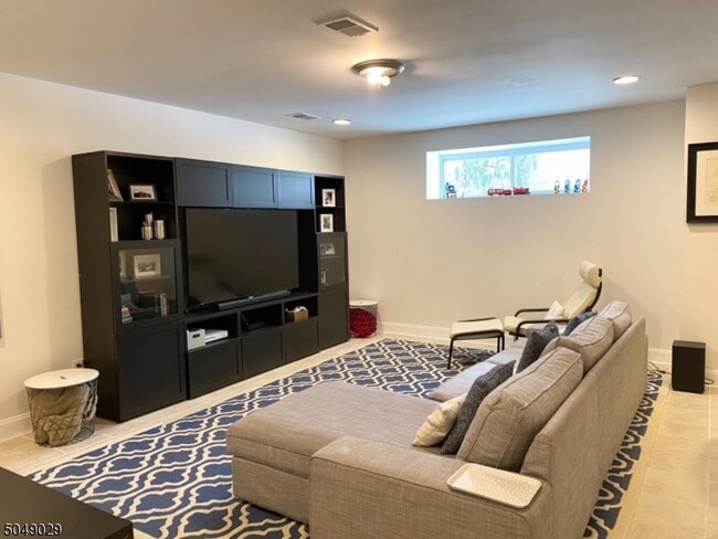 Building Photo - 4 Cummington Ln