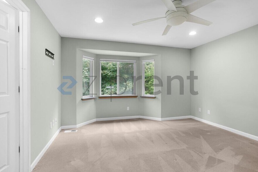 Building Photo - Unit