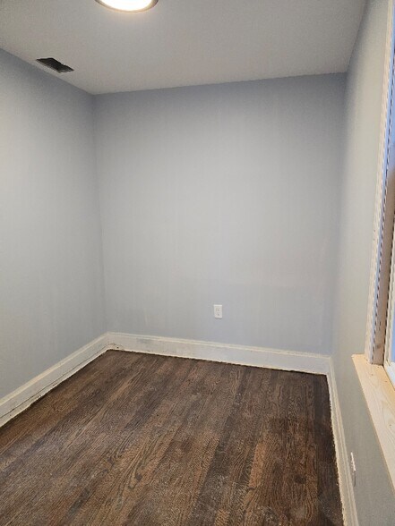 Building Photo - 1726 N Artesian Ave