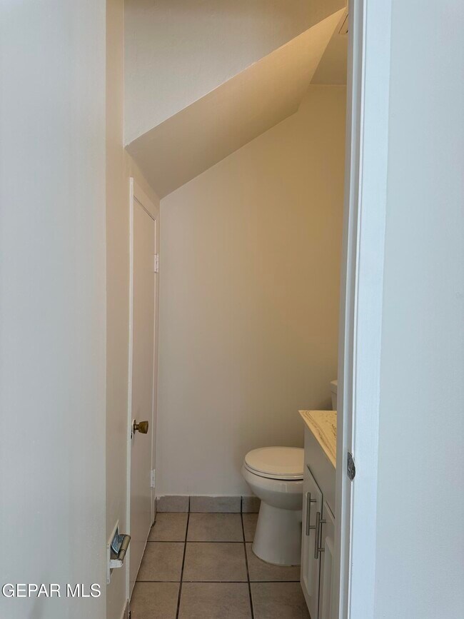 Building Photo - 6713 Escondido Dr