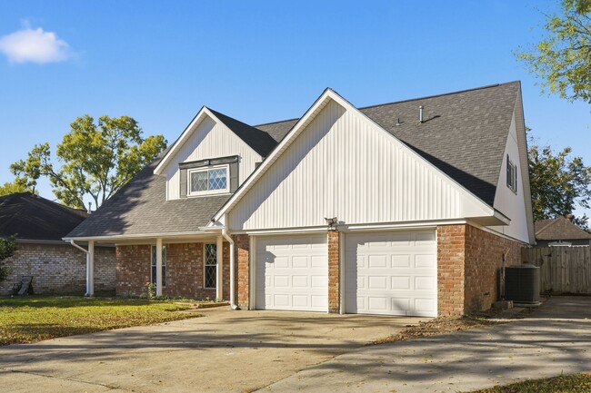 Building Photo - 2518 Henderson Ln