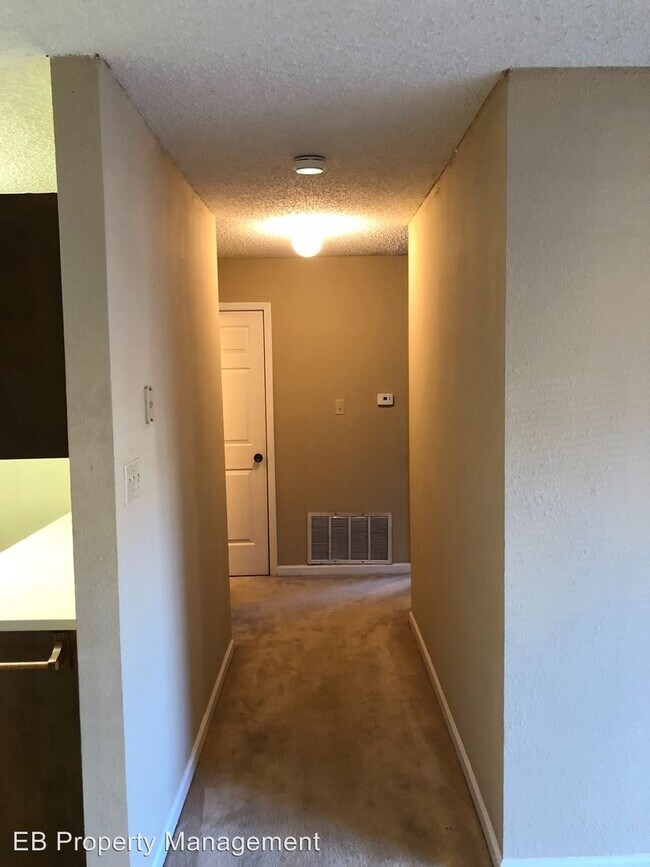 Building Photo - 1802 Elm St