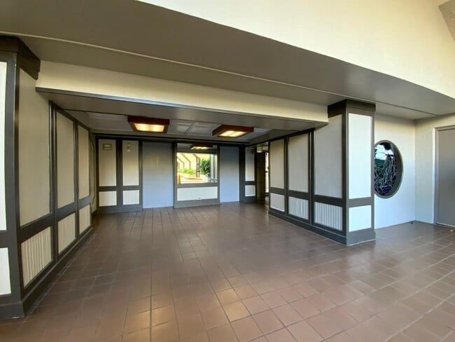 Building Photo - FULLY FURNISHED 1 BEDROOM/1 BATH IN HONOLULU