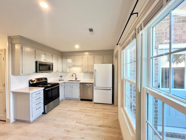 Kitchen/Dining - 1 Commercial Row