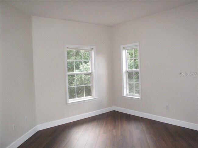 Building Photo - 3593 Conroy Rd