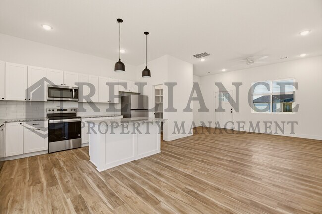 Building Photo - 601 Elmwood St