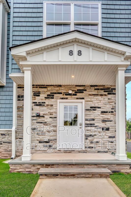 Building Photo - 88 Louis St