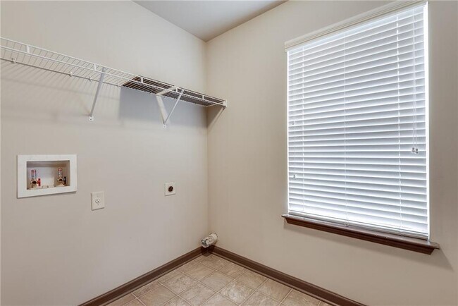 Building Photo - 4135 Whitfield Oak Way NE