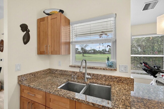 Building Photo - 18221 SE Fairview Cir