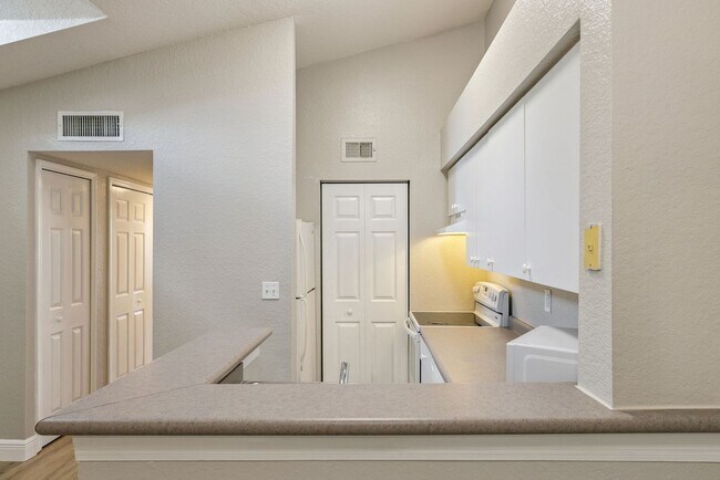 Building Photo - 2336 Midtown Ter #935