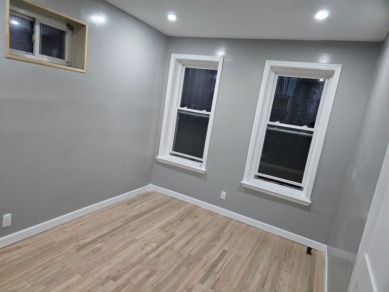 Building Photo - 521 Hegeman Ave