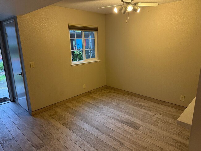 Building Photo - 510 Canyon Oaks Dr