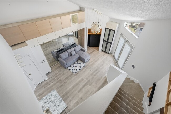 Building Photo - 10855 Meadowglen Ln