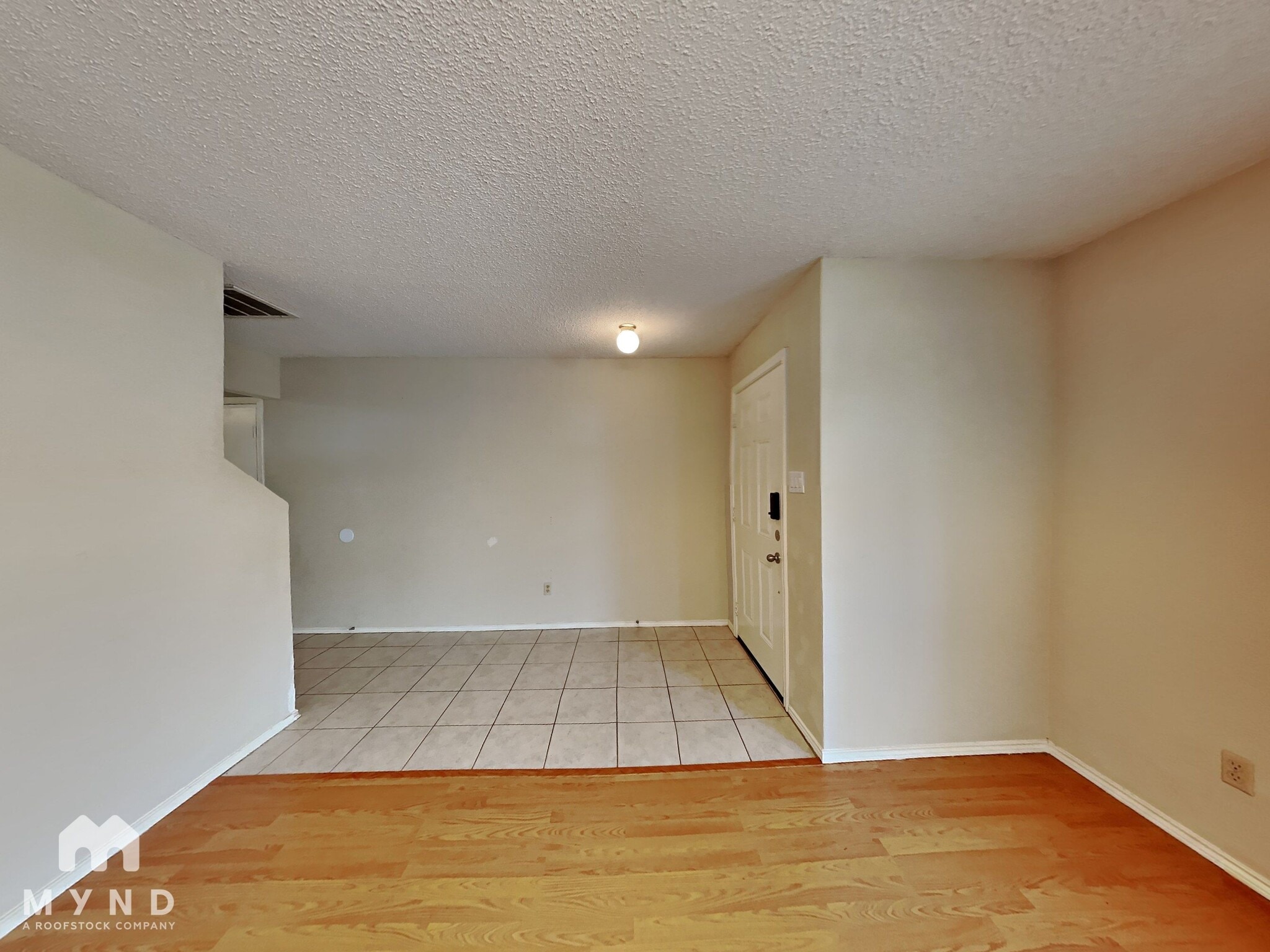 Building Photo - 3205 Meadowview Dr