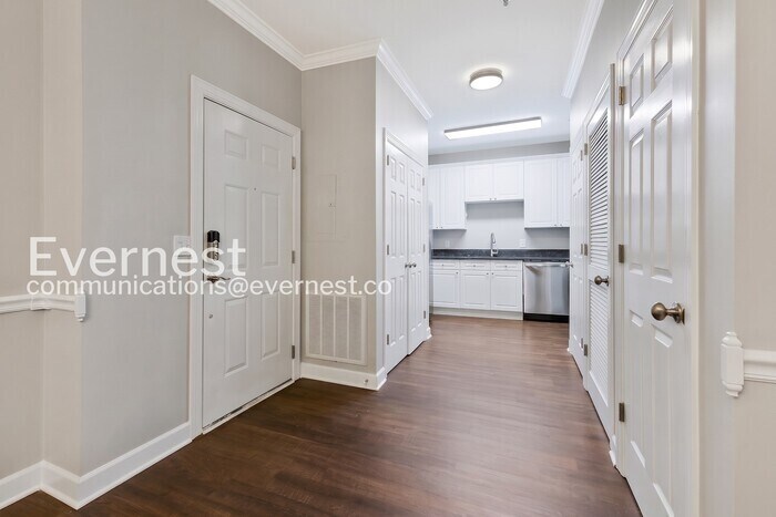 Building Photo - 116 31st Ave N