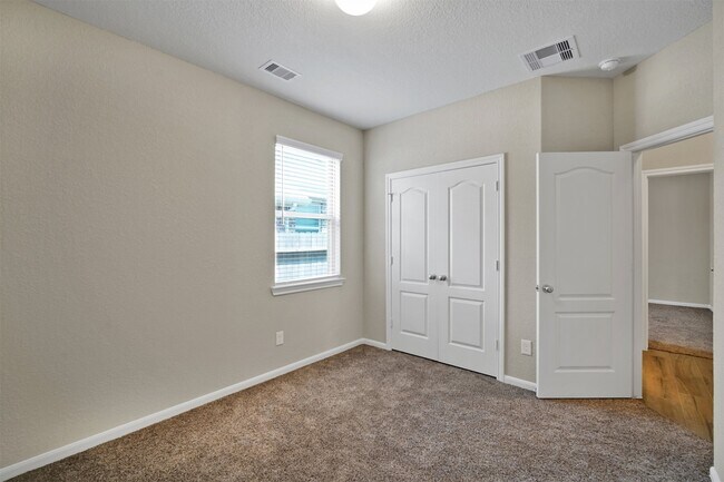 Building Photo - 187 Buckeye Dr