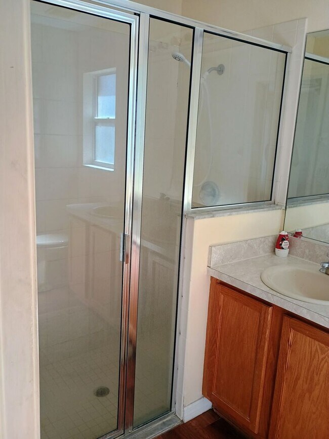 Building Photo - Very Nice 3-Bedroom, 2-Bath Home in a grea...