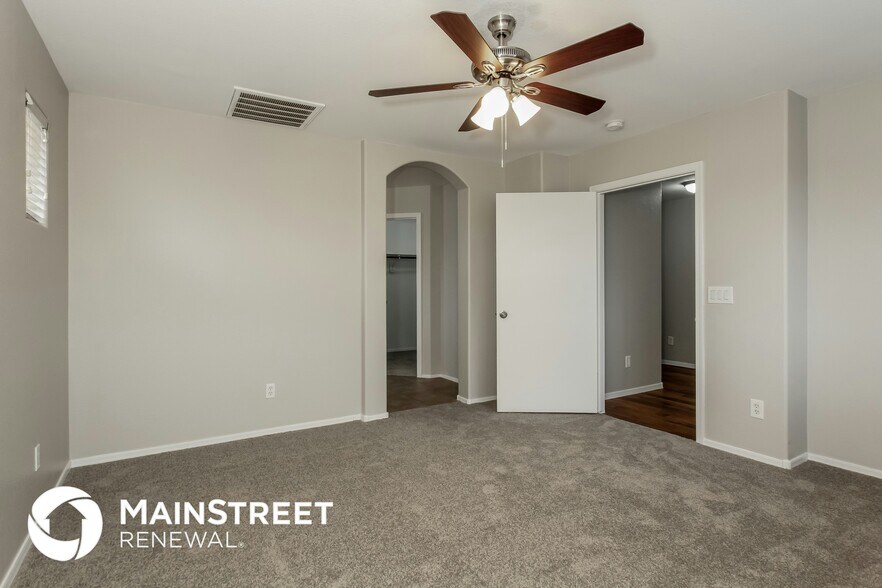 Building Photo - 5512 W Darrow Dr