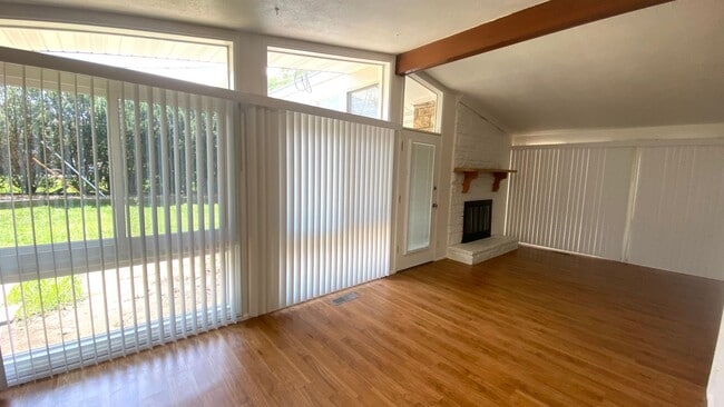Building Photo - COMINF SOON. 11/14.  Beautiful 3 Bedroom, ...