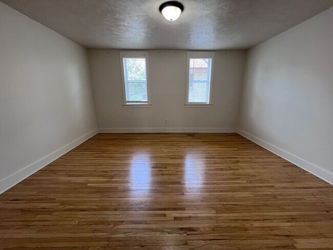 Building Photo - Recently Remodeled Single Family Home within Blocks of Downtown Grand Rapids!
