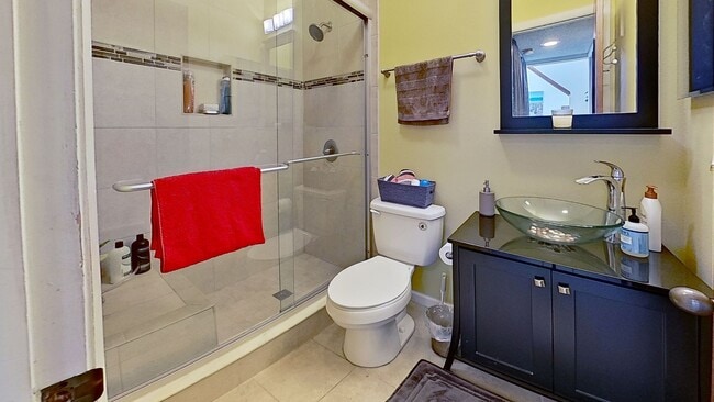 Building Photo - Furnished Unit in Fountain Gate Condo Association!