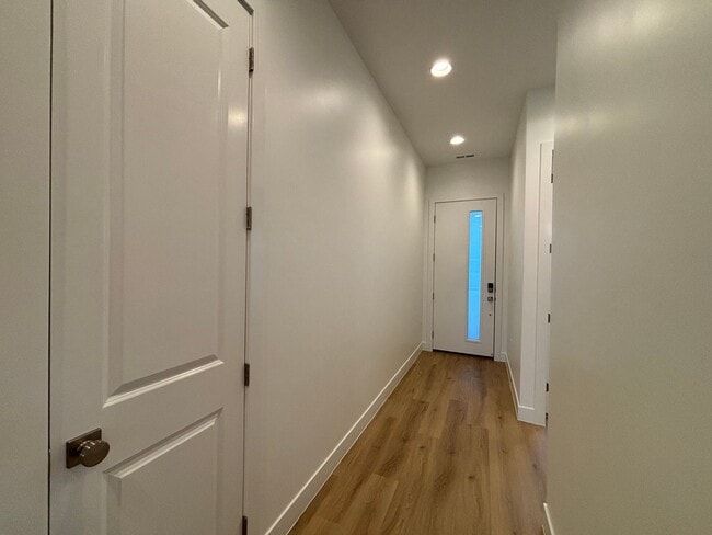 Building Photo - SPACIOUS PATIO HOME FOR RENT!