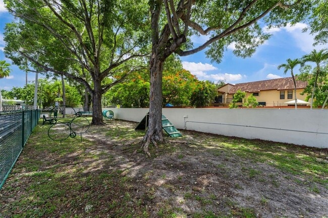 Building Photo - 7947 SW 104th St
