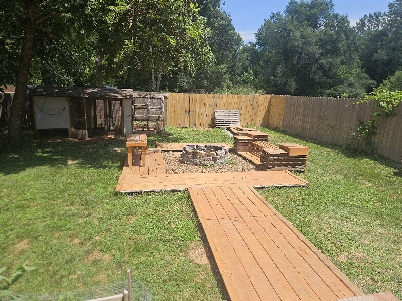 Building Photo - 711 S Northern Blvd