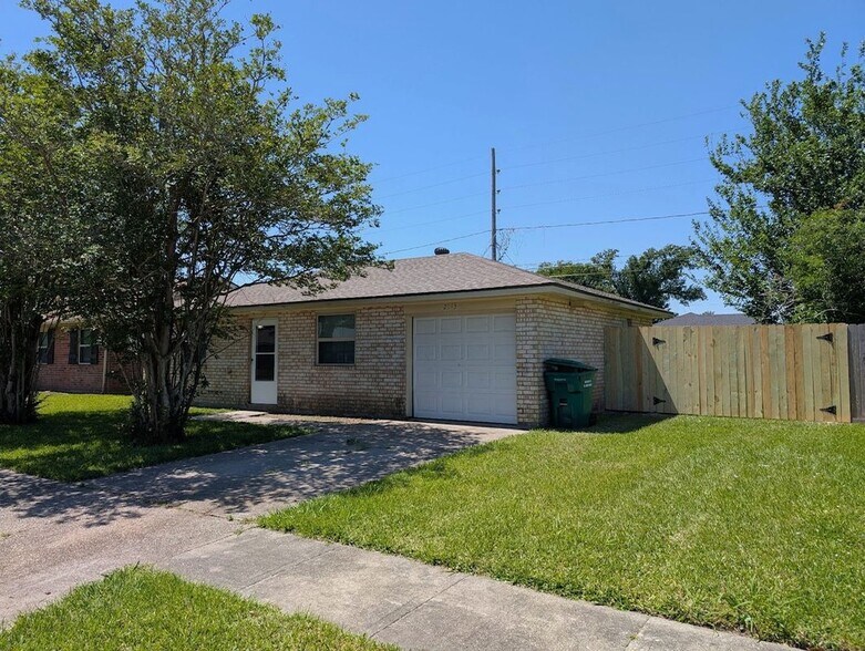 Building Photo - 2113 S Sugar Ridge Dr