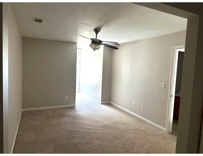 Building Photo - 140 Oakmont Dr