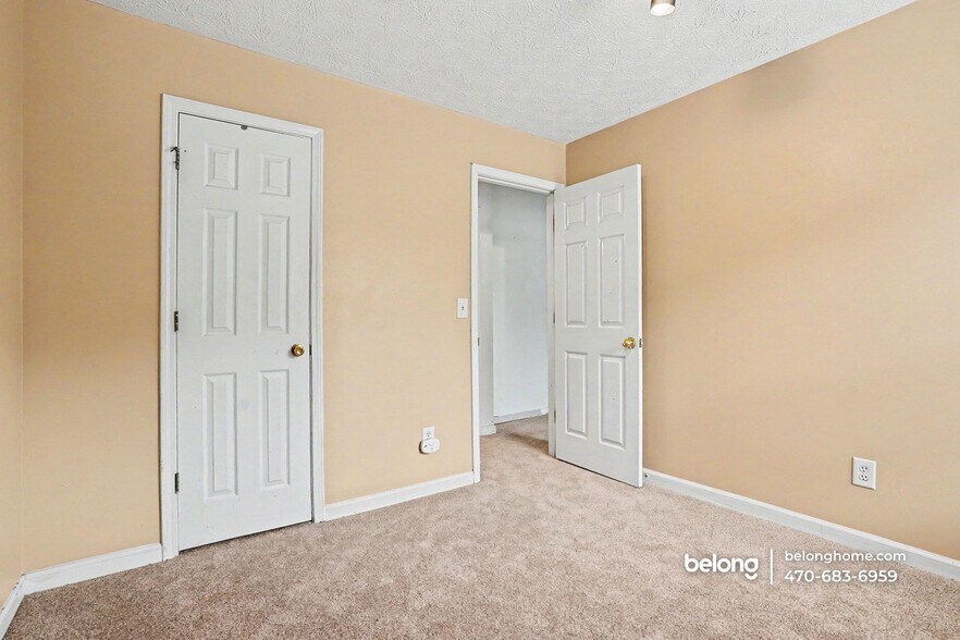Building Photo - 5599 Windfall Ln