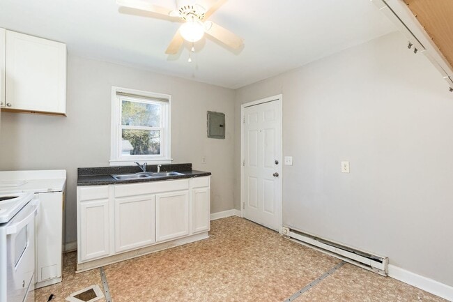 Building Photo - Corner Lot Two Bedroom Home