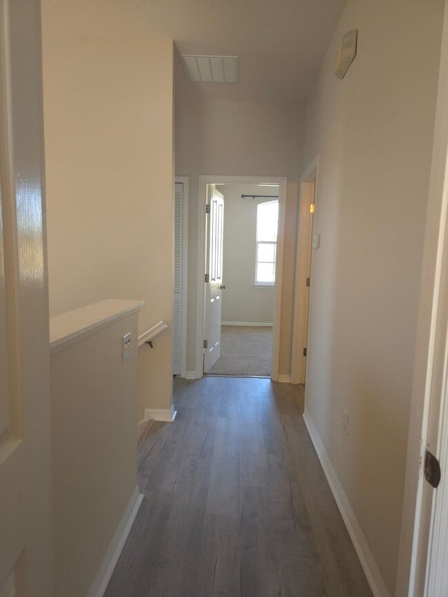 Building Photo - 102 Monroe Cir