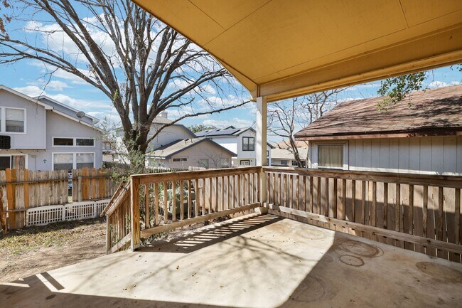 Building Photo - Carpet-Free Home with High Ceilings & Outdoor Retreat
