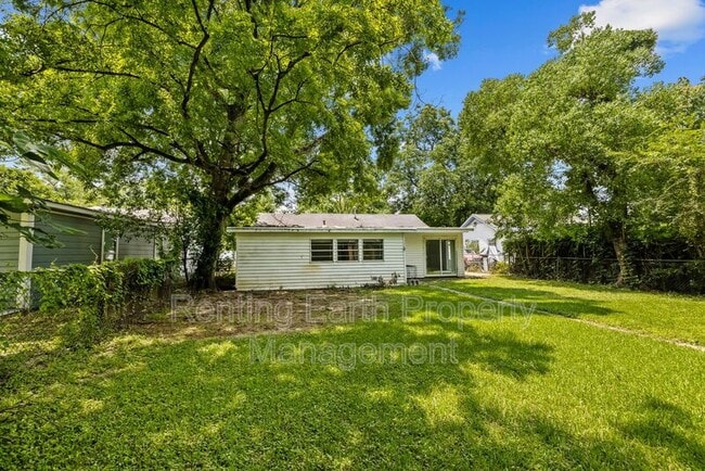 Building Photo - 4014 Chelsea Dr